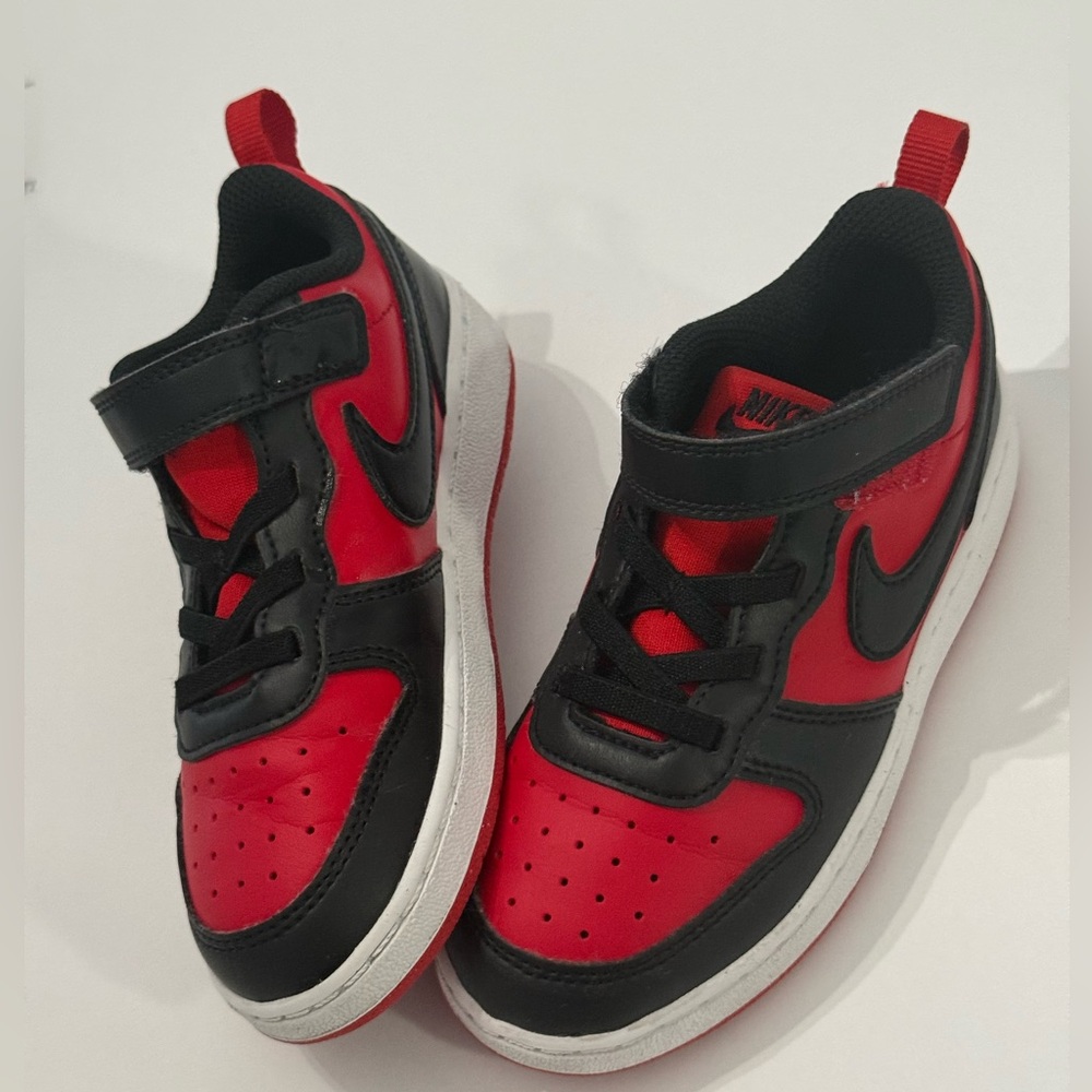 Nike Kids Black and Red Sneakers size 10C